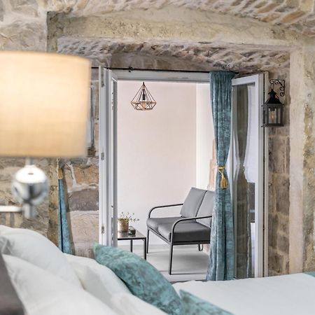 Heritage Apartman Geza In Centar With Private Parking Kastela Bagian luar foto