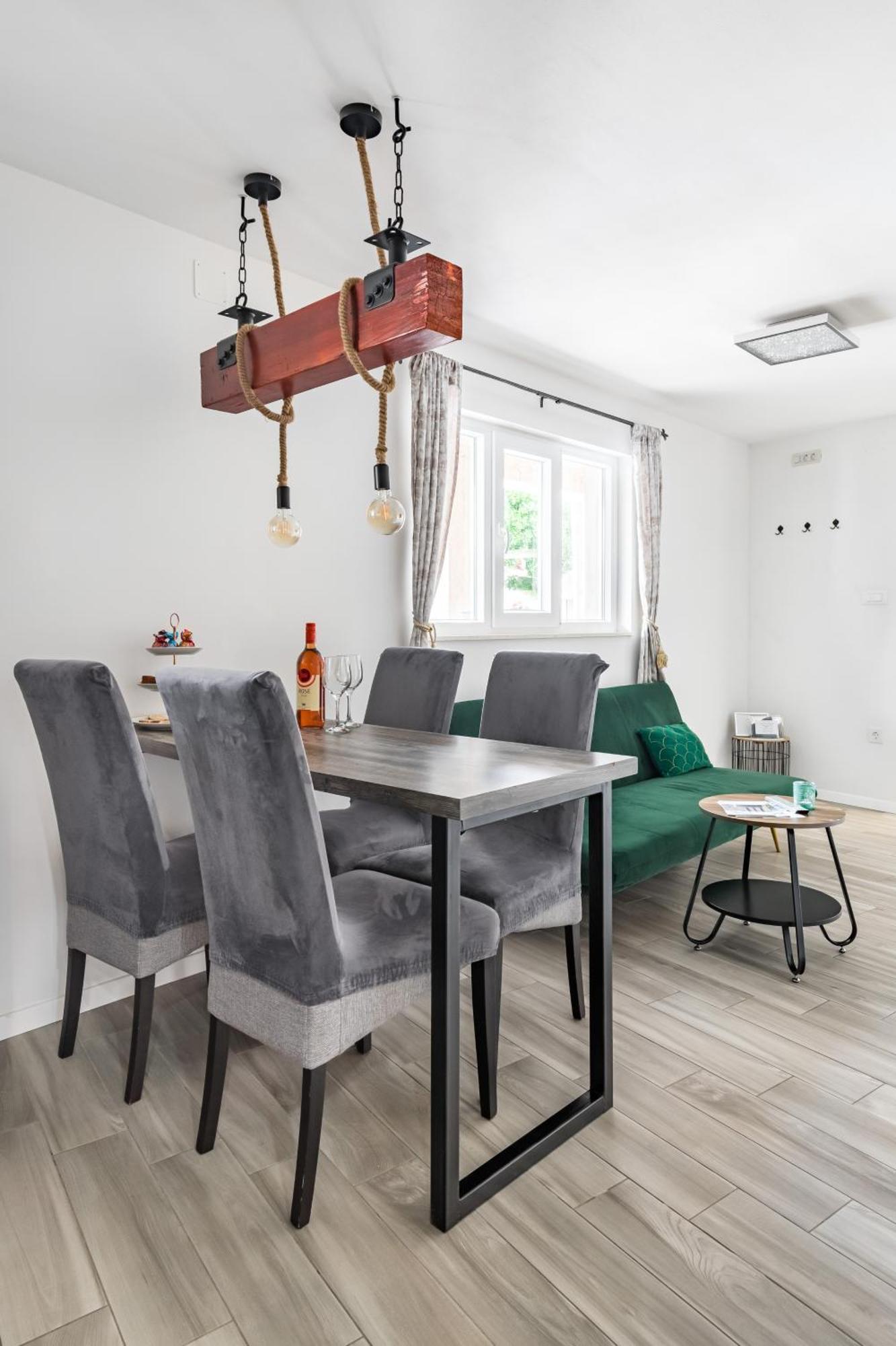Heritage Apartman Geza In Centar With Private Parking Kastela Bagian luar foto